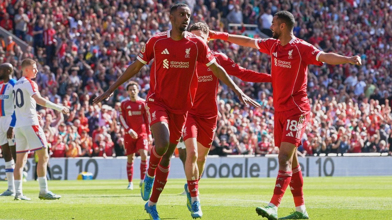 Mengapa Alexander Isak 'Hilang' di Laga Aston Villa vs Liverpool? Ini Penjelasan Arne Slot