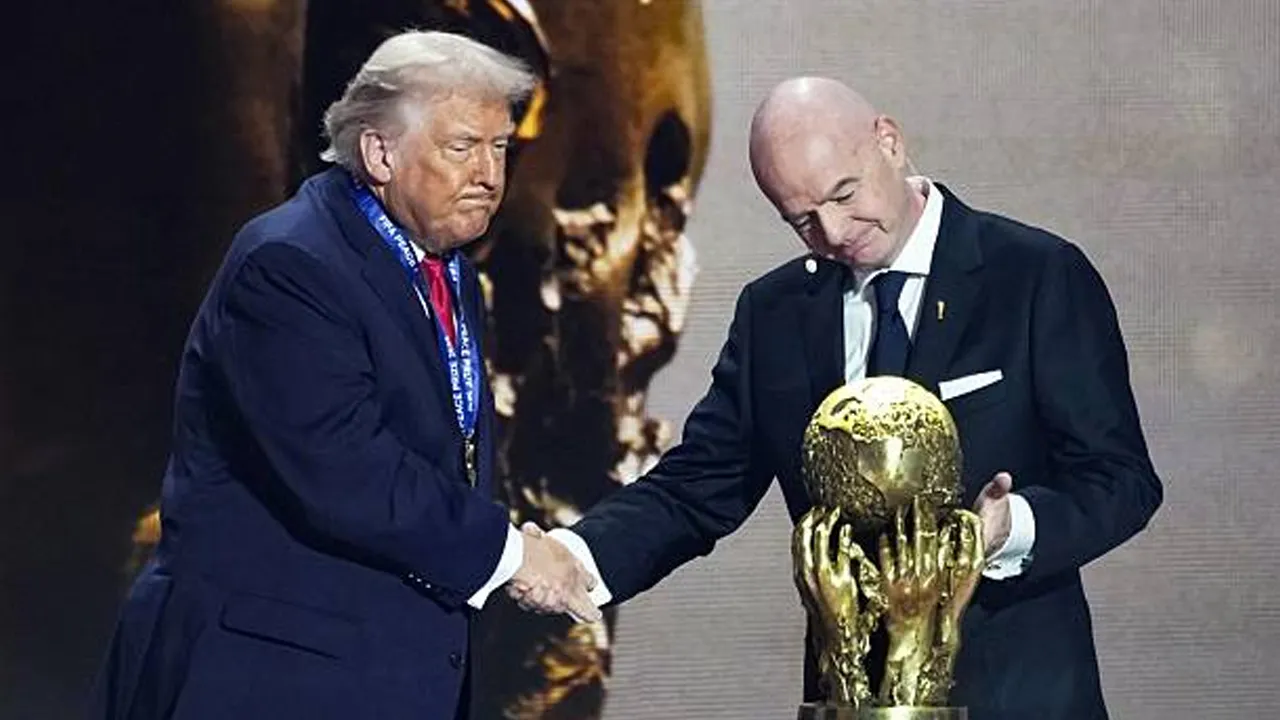 Belum Terlihat di Piala Dunia, Gianni Infantino Konfirmasi Donald Trump Hadir Saat Final