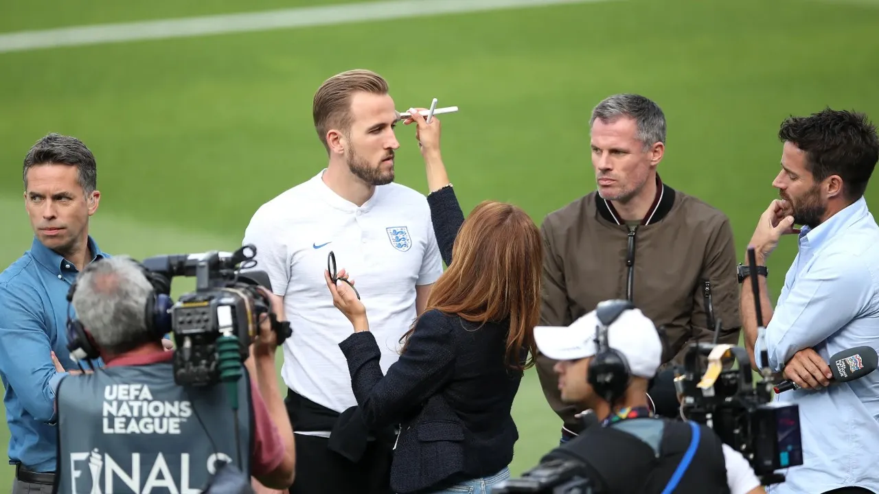 Jika Inggris Juara Piala Dunia, Carragher Yakin Harry Kane Raih Ballon d’Or