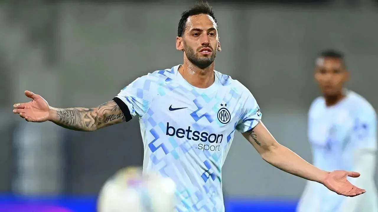 Hakan Calhanoglu: Belum Ada Komunikasi Soal Perpanjangan Kontrak
