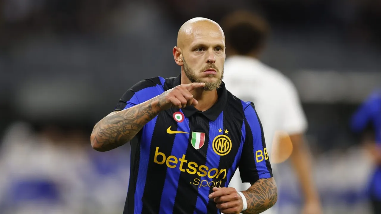 Barcelona Identifikasi Bek Kiri Inter Milan sebagai Target