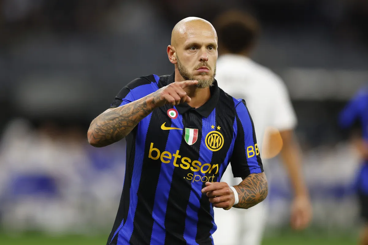 Barcelona Incar Dimarco Usai Negosiasi Kontrak Baru di Inter Mandek