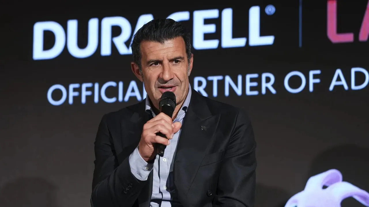 Luis Figo Salut dengan Awal Start Gemilang Barcelona